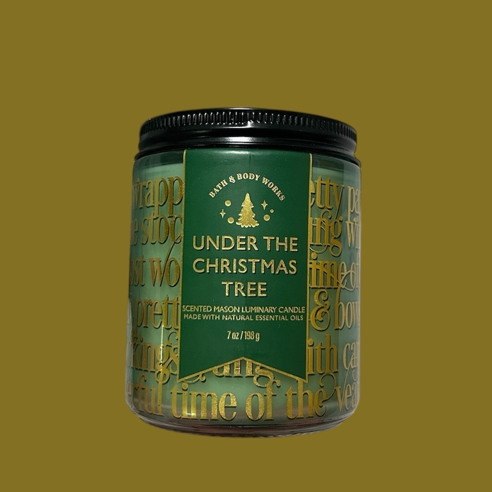 Bath and Body Works Under the Christmas Tree Scented Candle